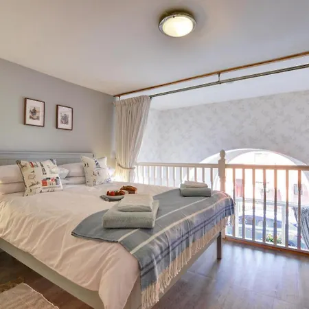 1 Bed In Whitby Oc-W427